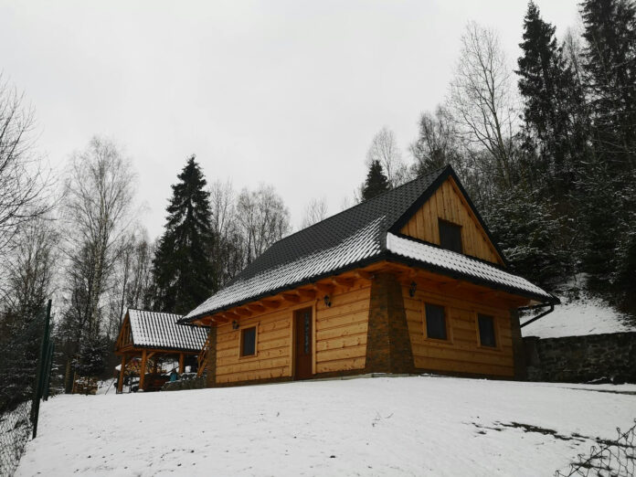Legalność domku drewnianego bez pozwolenia – o czym należy wiedzieć?