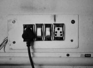 Protokół odbioru instalacji elektrycznej – co powinien zawierać, aby był legalny?