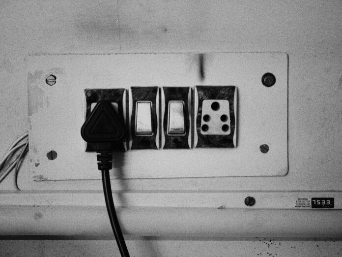 Protokół odbioru instalacji elektrycznej – co powinien zawierać, aby był legalny?