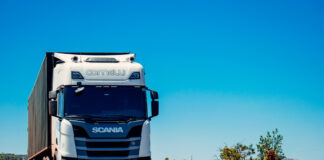 Kiedy dzwonić po mobilny serwis opon TIR? Praktyczny poradnik dla przewoźników
